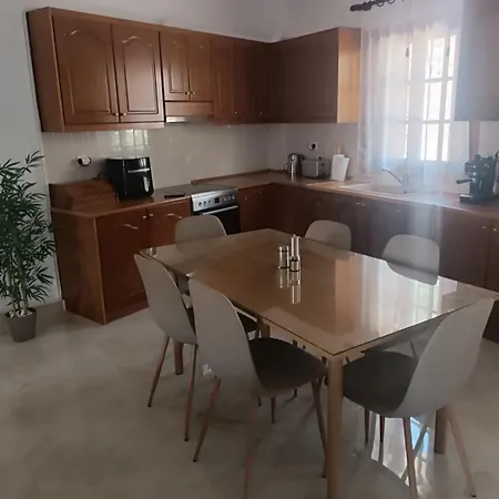 Aura Ionis Spacious House With Amazing Views 別荘 Divarata
