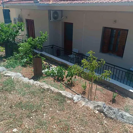 Aura Ionis Spacious House With Amazing Views Divarata